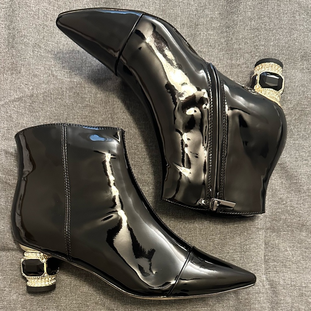 🎉 HP 11/24 🎉 XYD NIB Glossy Black Ankle Boots with Jewel Heel